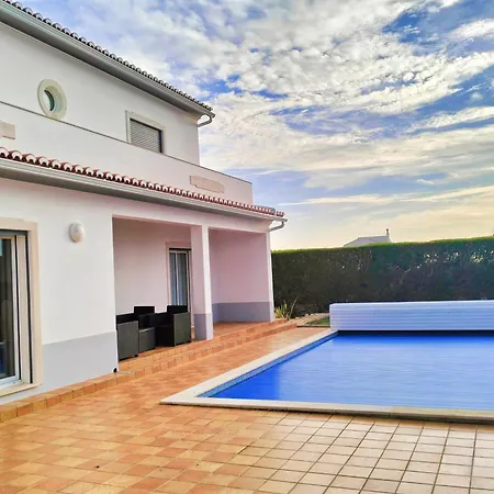 Andorinha With Private Pool In A Quiet Area Villa